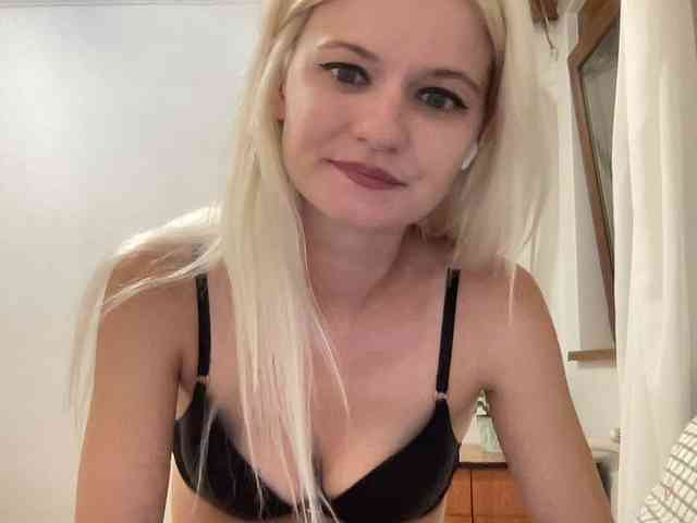OnikaLove webcam