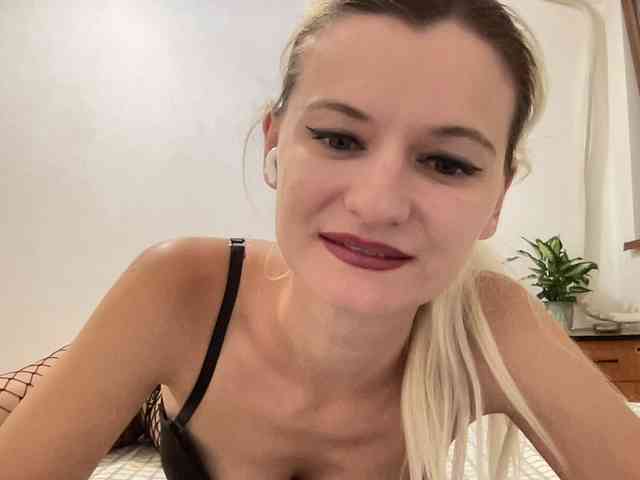 OnikaLove webcam