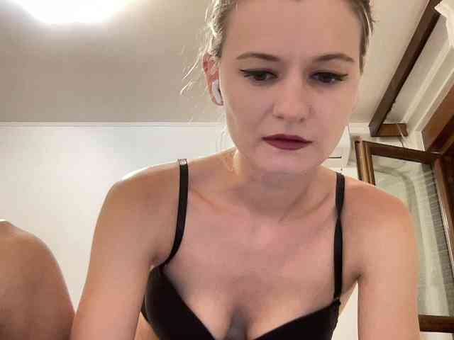 OnikaLove webcam