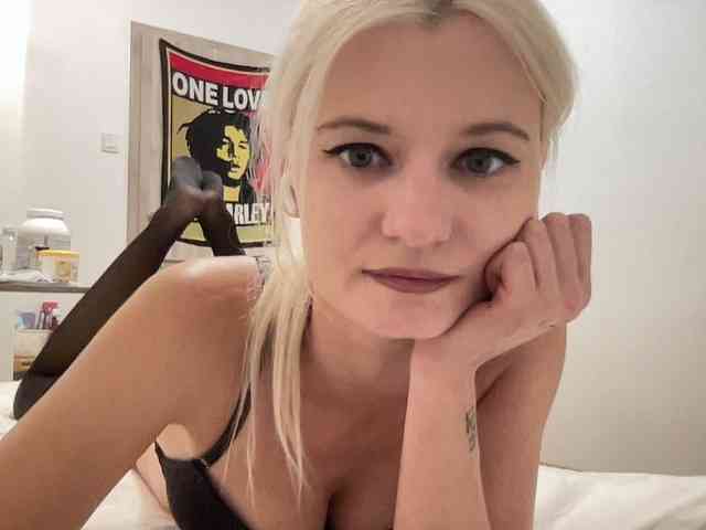 OnikaLove webcam