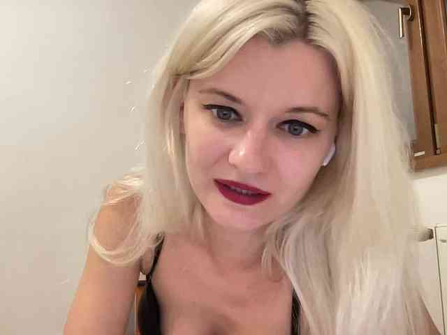 OnikaLove webcam