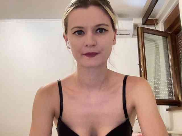 OnikaLove webcam