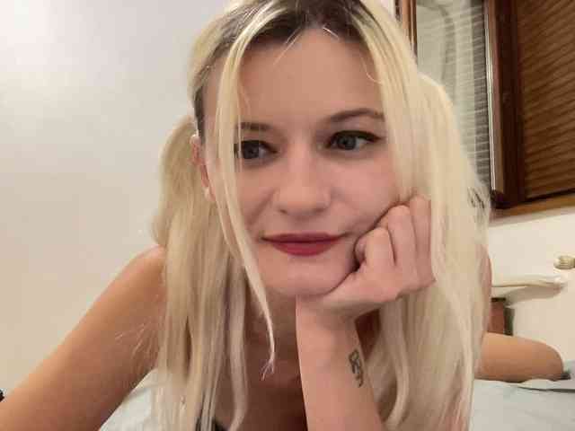 OnikaLove webcam