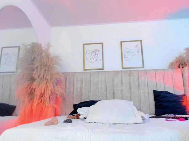 mia-lourence live cam preview