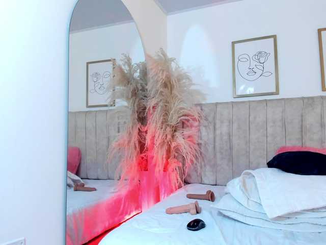 mia-lourence live cam on BongaCams