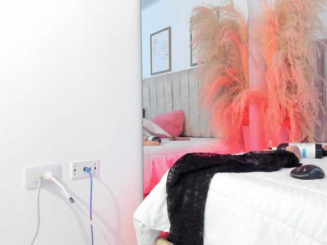 mia-lourence live webcam show