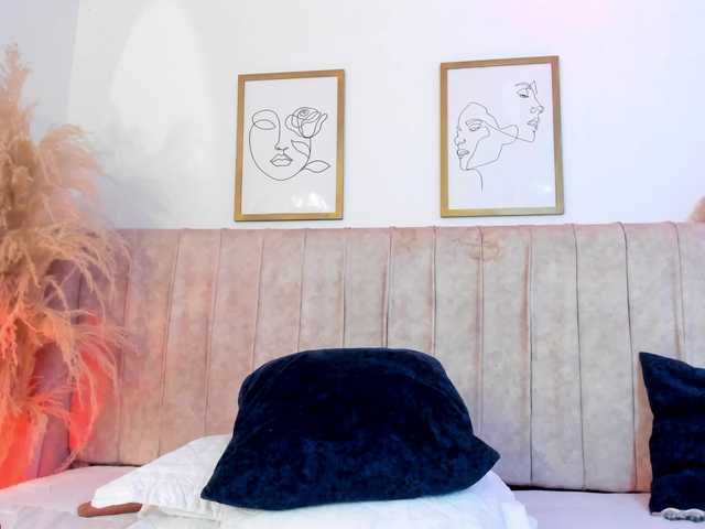 mia-lourence live cam on BongaCams