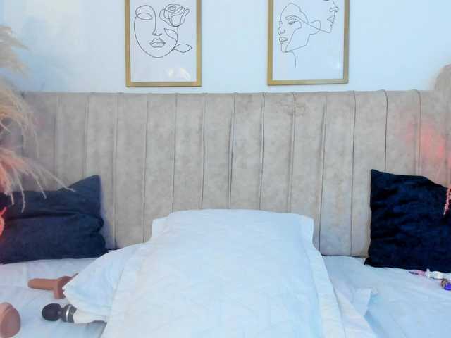 mia-lourence live cam preview