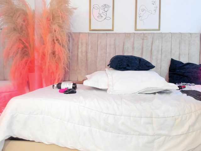 mia-lourence live cam on BongaCams