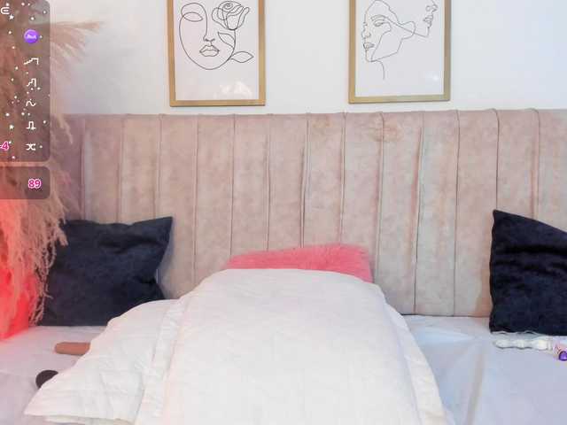 mia-lourence live webcam show