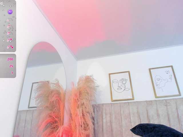 mia-lourence live webcam show