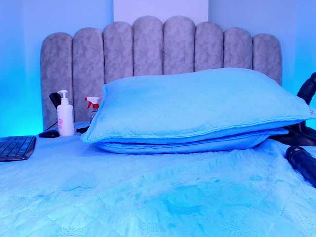 violetta-london's BongaCams show and profile