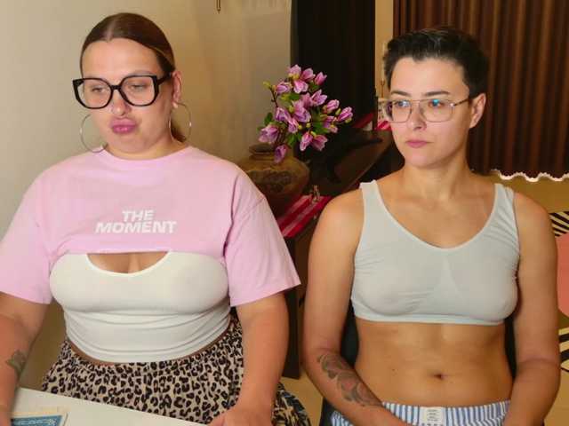 dreamteamgirls live cam on BongaCams