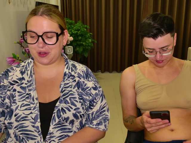 dreamteamgirls's BongaCams show and profile