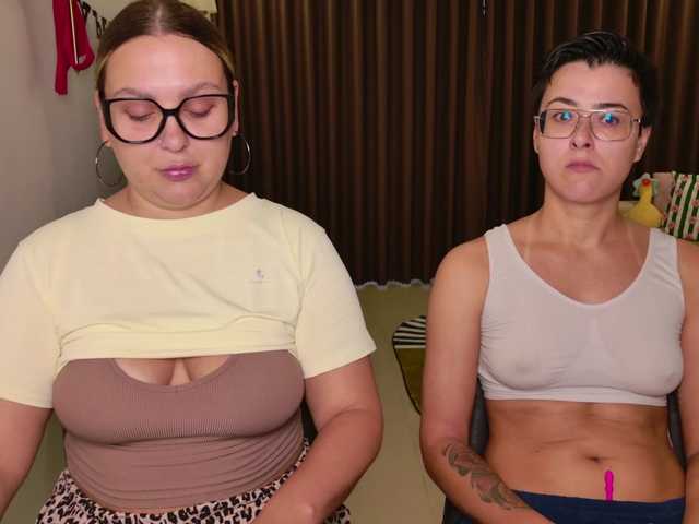 dreamteamgirls live cam on BongaCams