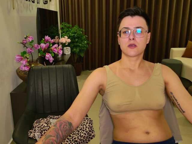 dreamteamgirls's BongaCams show and profile