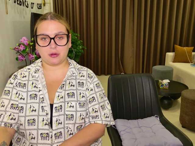 dreamteamgirls's BongaCams show and profile