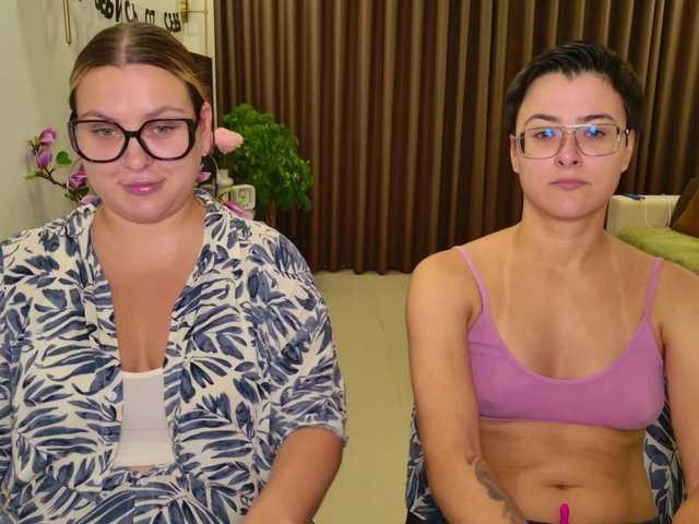 dreamteamgirls live cam on BongaCams