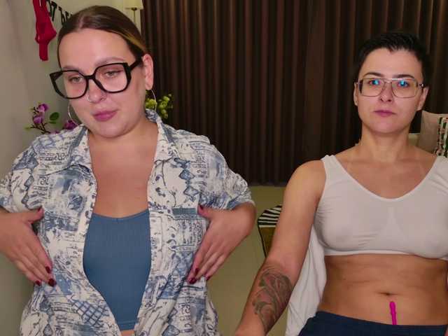 dreamteamgirls live cam on BongaCams