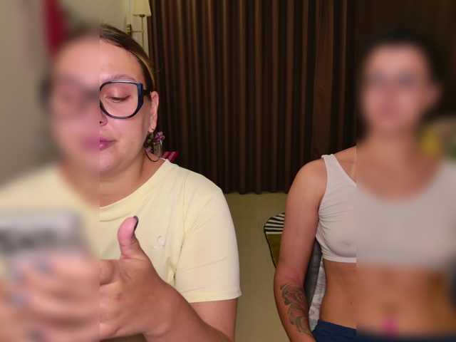 dreamteamgirls live cam on BongaCams