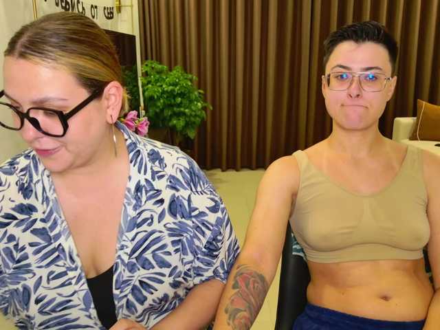 dreamteamgirls's BongaCams show and profile