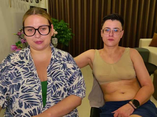 dreamteamgirls's BongaCams show and profile