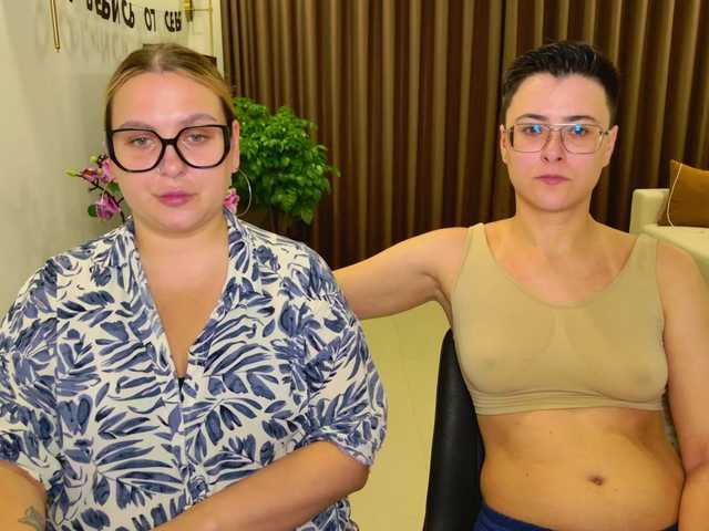 dreamteamgirls's BongaCams show and profile