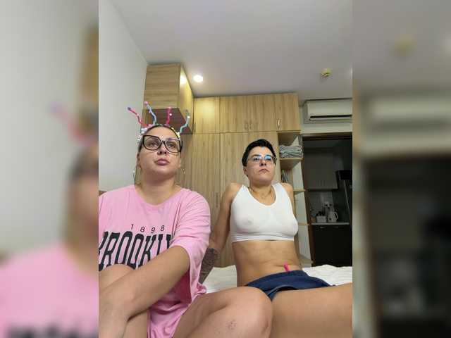 dreamteamgirls live cam on BongaCams