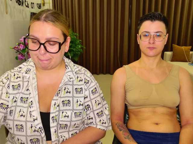 dreamteamgirls's BongaCams show and profile