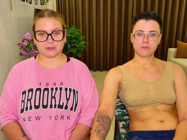 dreamteamgirls's BongaCams show and profile