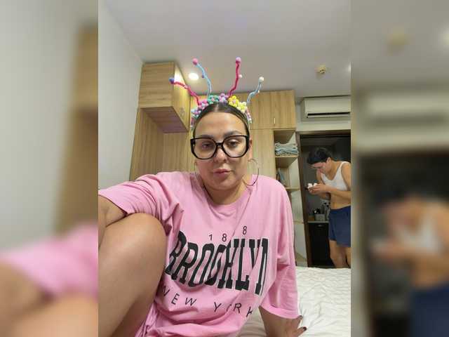dreamteamgirls live cam on BongaCams