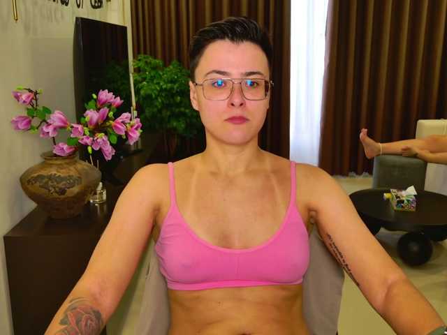 dreamteamgirls's BongaCams show and profile