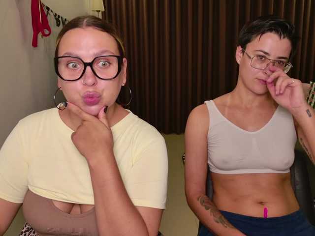 dreamteamgirls live cam on BongaCams