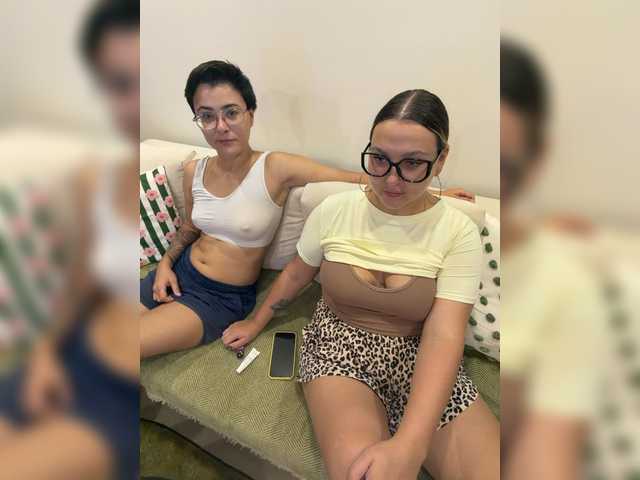 dreamteamgirls live cam on BongaCams