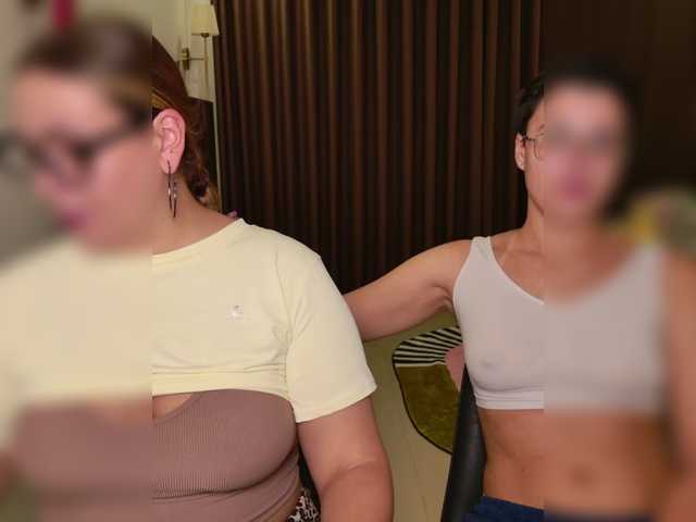 dreamteamgirls live cam on BongaCams