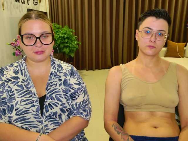 dreamteamgirls's BongaCams show and profile