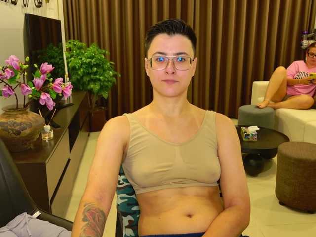 dreamteamgirls's BongaCams show and profile