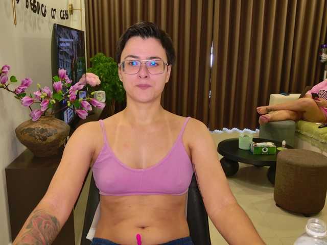 dreamteamgirls live cam on BongaCams