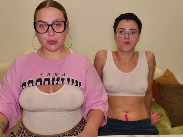 dreamteamgirls live cam on BongaCams