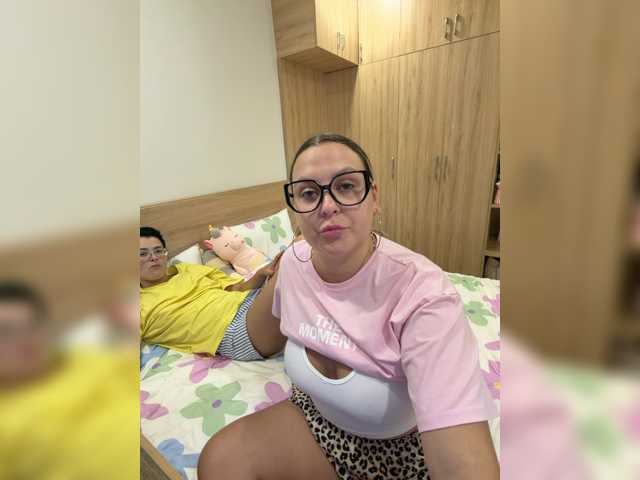 dreamteamgirls live cam on BongaCams
