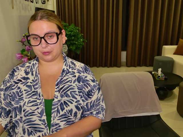 dreamteamgirls's BongaCams show and profile