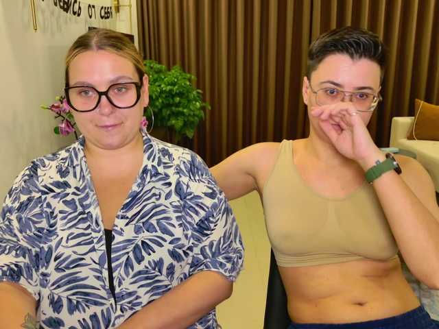 dreamteamgirls's BongaCams show and profile