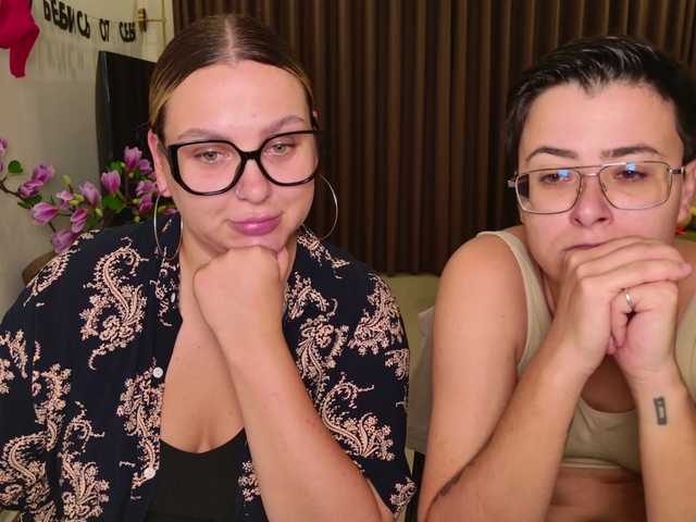 dreamteamgirls live cam on BongaCams