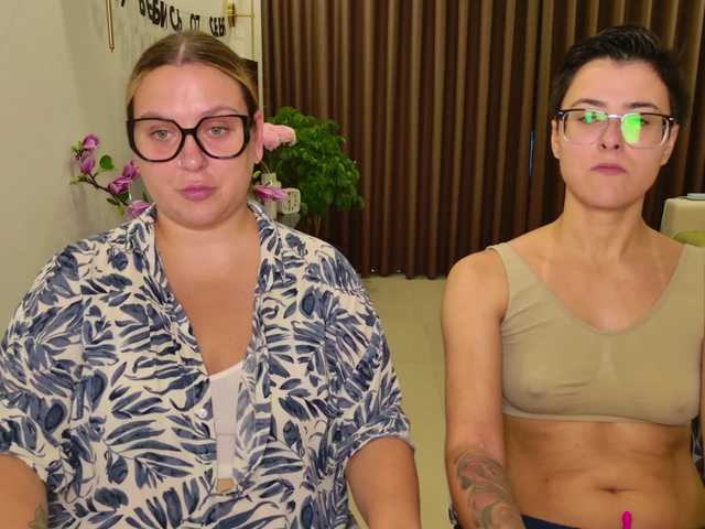 dreamteamgirls live cam on BongaCams
