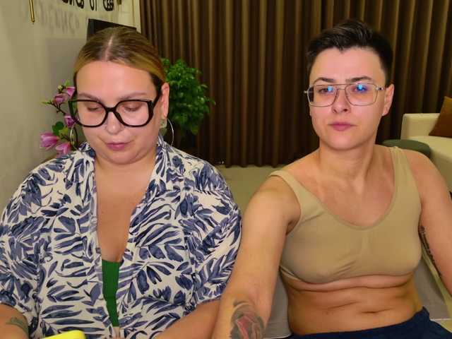 dreamteamgirls's BongaCams show and profile