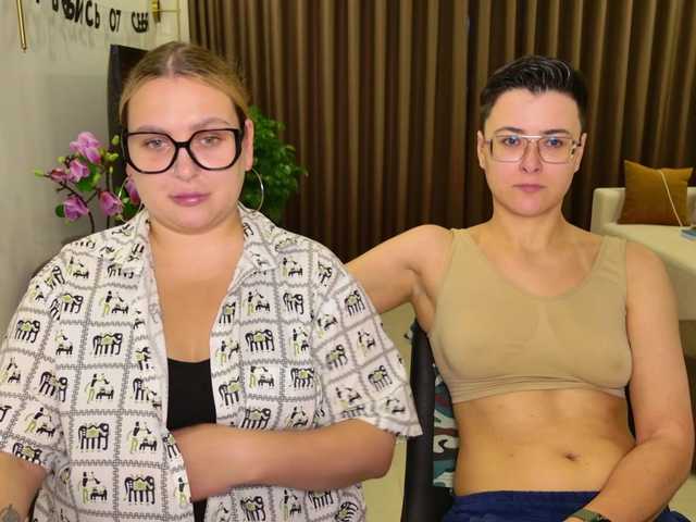 dreamteamgirls's BongaCams show and profile