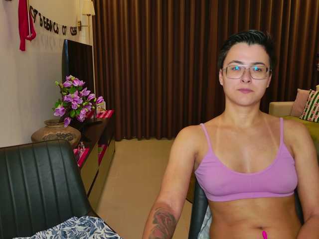 dreamteamgirls live cam on BongaCams