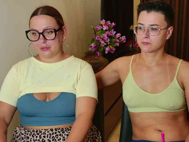 dreamteamgirls Live Webcam on BongaCams