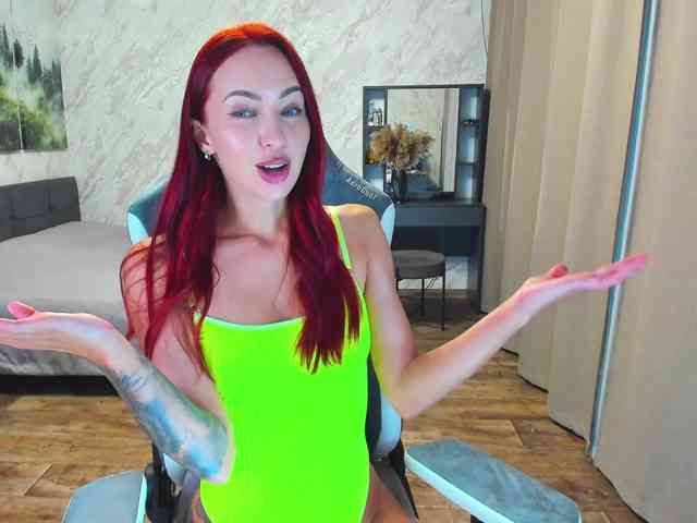 LolaLaLol webcam