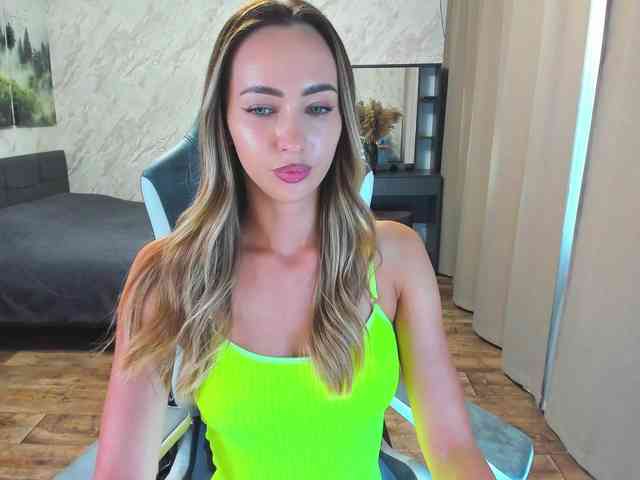 LolaLaLol webcam
